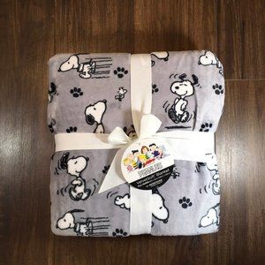 Gray Snoopy Peanuts Queen Size Blanket
